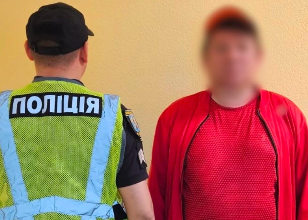 У Києві 49-річний чоловік катався між вагонами метро