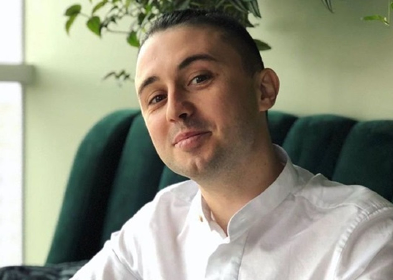 Тарас Тополя показав символ надії після удару по своєму будинку