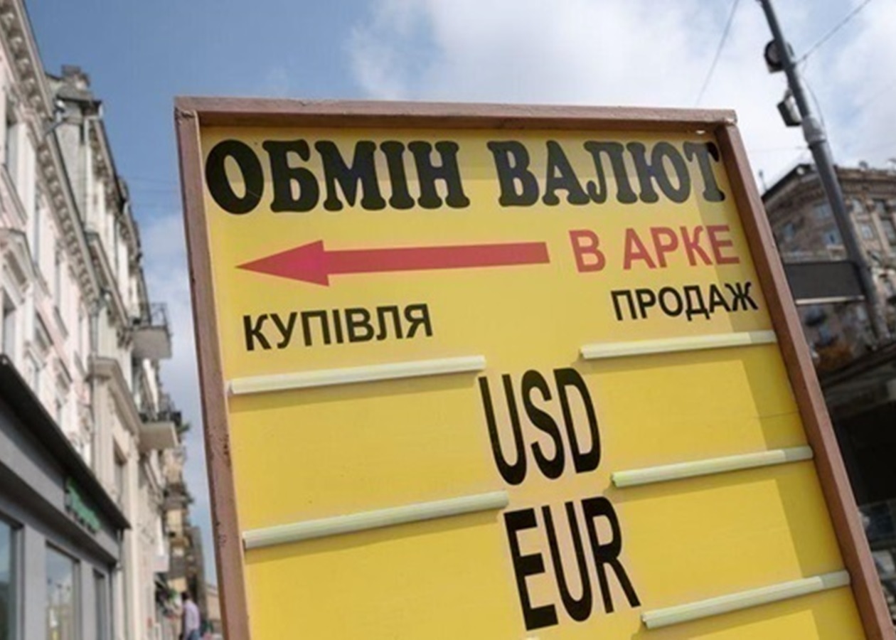 Долар стабілізувався у обмінниках, євро подорожчав