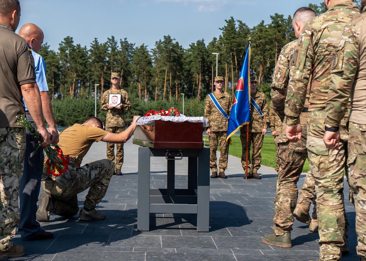 На НВМК поховали першого упізнаного захисника