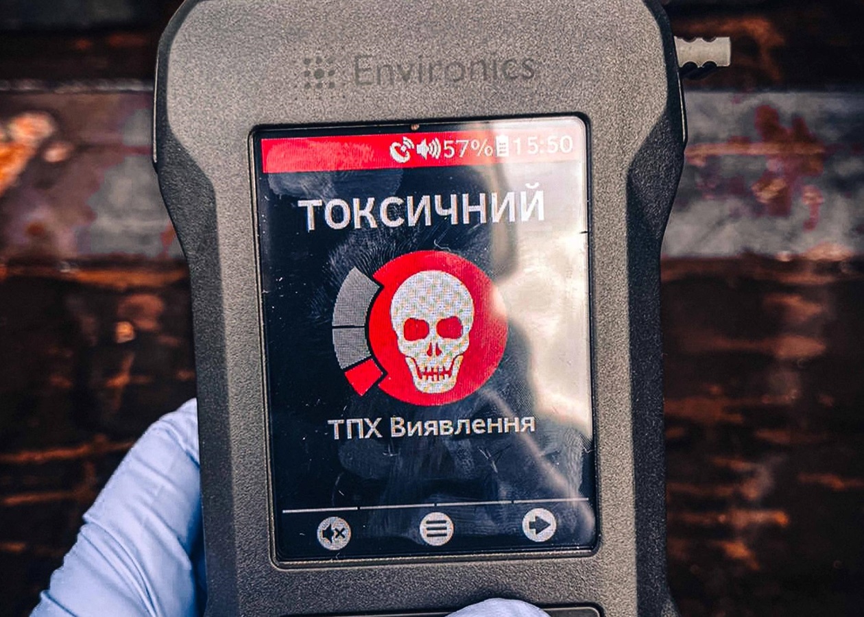 Під Києвом стався витік азотної кислоти з цистерни