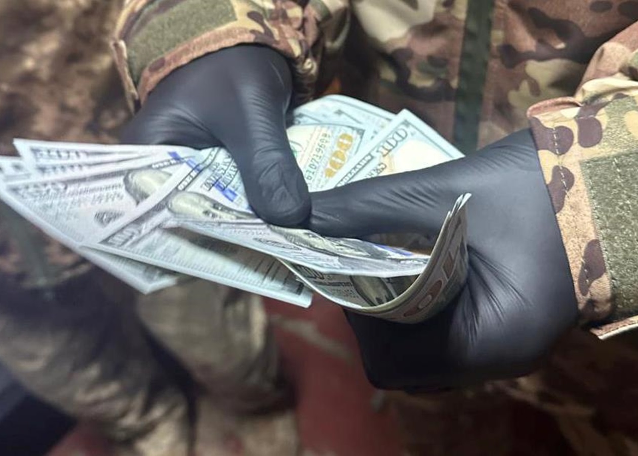 Військовий пропонував хабар посадовцю навчального центру за втечу зі служби