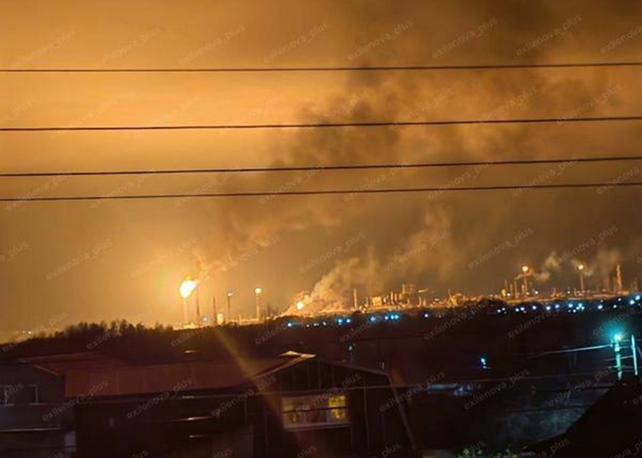 У Липецьку і Кстово серія вибухів, палає НПЗ - ЗМІ