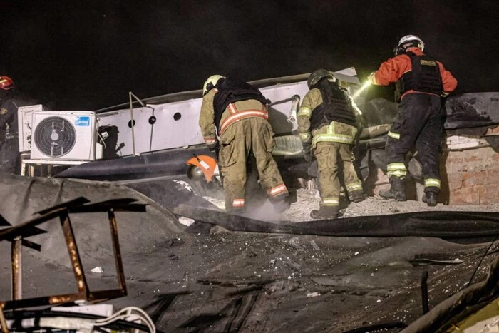 Авіаудар РФ по Харківщині: вісім людей поранено, зруйновано АЗС