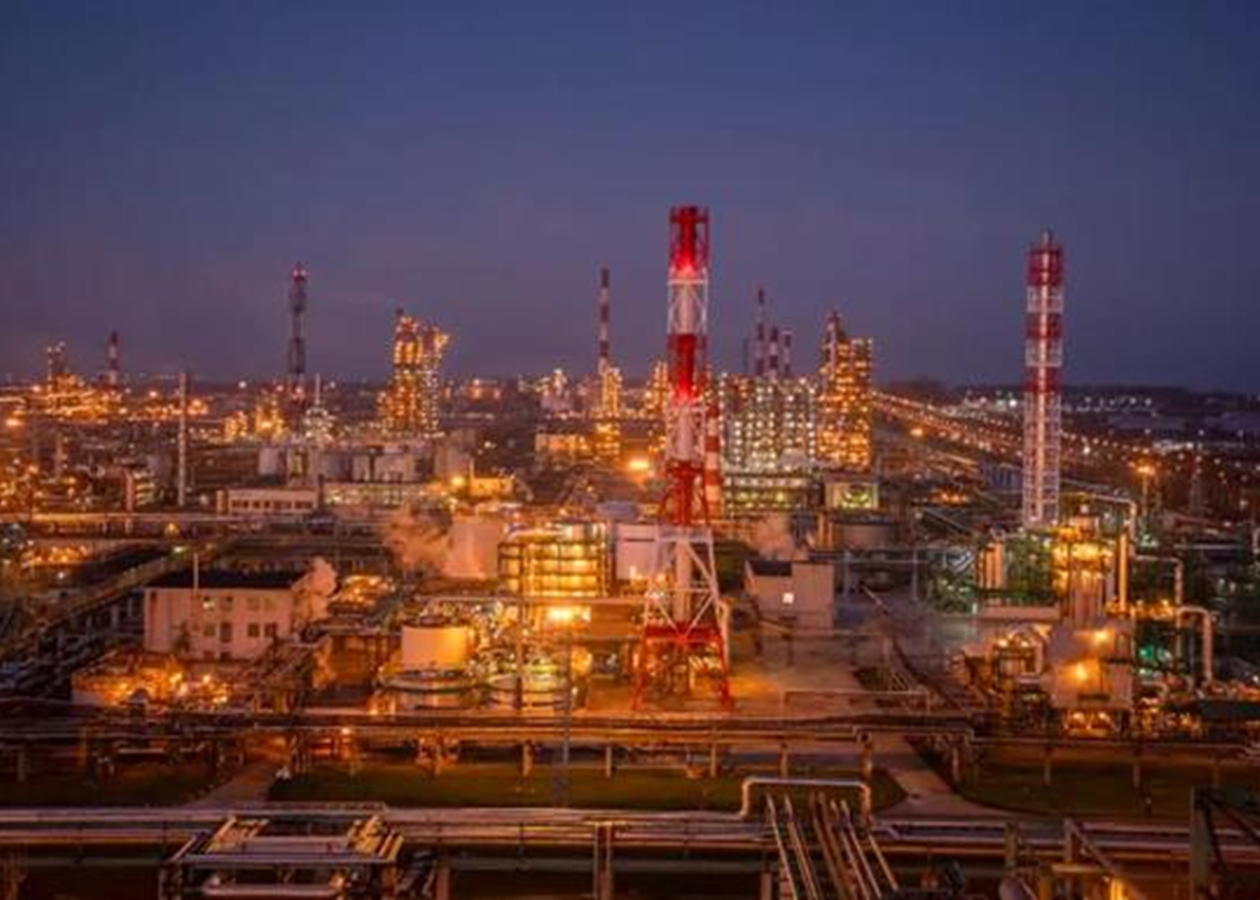 Росія відновила роботу НПЗ через паузу в українських атаках – ЗМІ