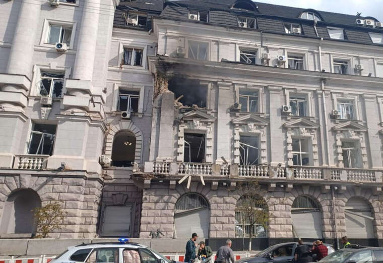 СБУ попереджали про удар РФ по будівлі на Володимирській, але дрон все одно влучив — ЗМІ